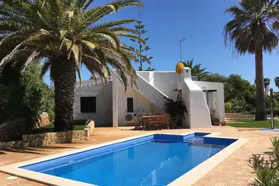 Image de Maison de vacances calme dans un endroit fantastique avec piscine privée chauffée