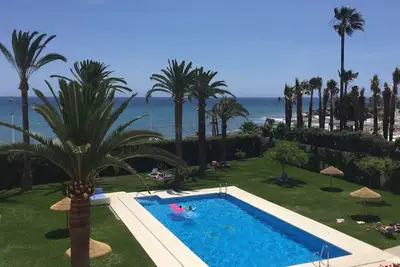 Image de Appartement à Torresol, directement sur la plage de Torrecilla avec vue sur la mer