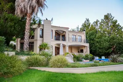 Image de Villa de luxe, grand standing, vue de rêve sur les montagnes et l'océan