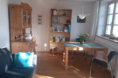 Image de Sonnige Ferienwohnung mit einem Schlafzimmer und Westbalkon