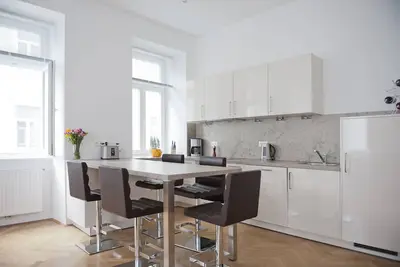Image de Meilleur emplacement, appartement ensoleillé avec 2 salles de bains