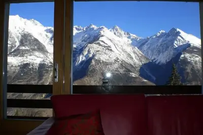 Image de Panoramaausicht avec balcon, restaurant, ski et espace de loisirs Eischoll