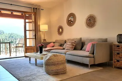Appartement moderne, internet, piscine et superbe panorama sur les montagnes à Port de Sóller