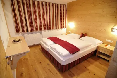 Image de Belle maison de vacances sur le versant ensoleillé des Dolomites