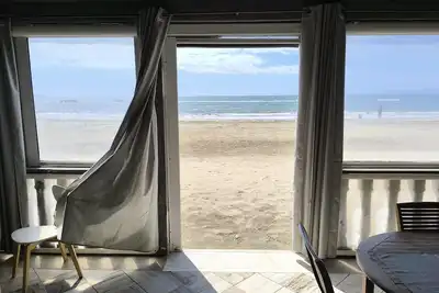 Image de Maison très confortable avec accès direct à la plage de sable