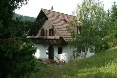 Image de Maison avec grand jardin, idéal pour les familles avec enfants