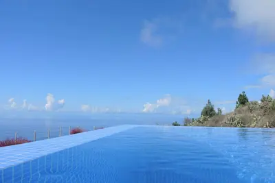 Image de Casa Tabladito avec piscine chauffée et vue fantastique sur la mer.