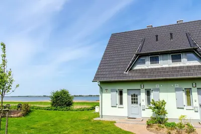 Image de Vues de l'eau, 1 Un emplacement avec vue sur l'eau et du port, sauna, cheminée, sans fil