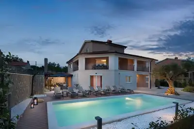 Image de Un joyau de luxe près de la mer, privé et paisible