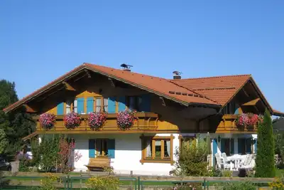 Image de Maison bien entretenue dans un quartier tranquille, ensoleillée avec vue sur la montagne - 3 étoiles Dtv