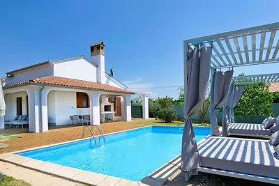 Image de Romantique Pool Villa dans le coeur de l'Istrie, grand jardin familial