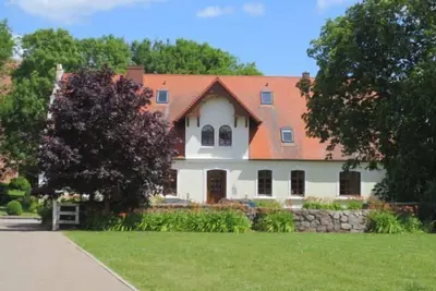 Image de belle 2 Z-appartement (grand apt. ) en excellent environnement avec grand jardin