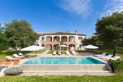 Image de Superbe villa, piscine, proche de la plage en voiture, calme garanti