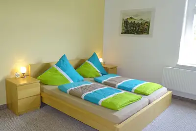 Image de Appartement calme, central et grand pour jusqu'à 8 personnes, terrasse, près de l'Elbe