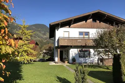 Image de Appartement près de la Spieljochbahn avec une vue ensoleillée