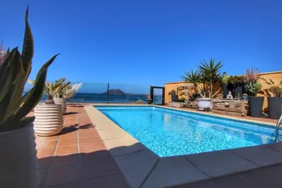 Villa de luxe sur la plage avec piscine, jacuzzi, climatisation! Nouveau! !