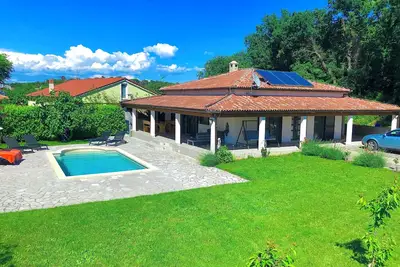 Image de Maison de vacances neuve et moderne ***** dans un endroit calme avec piscine, près de la mer, abri voiture