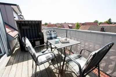 Image de Moderne et moderne: la maisonnette lumineuse et confortable de l'étage supérieur (Ne