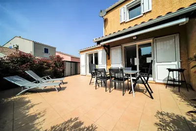 Image de Maison confortable de stylé méditerranéen en bord de la lagune