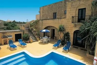 Image de Stunning farmhouse with pool
