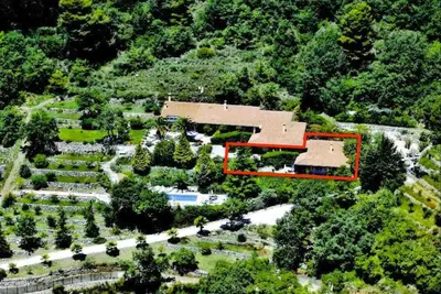 Image de Villa de vacances avec piscine commune, terrasse et magnifique vue sur la mer