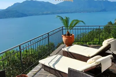 Image de Maison de vacances de style boutique de très bon goût avec une vue fantastique sur le lac