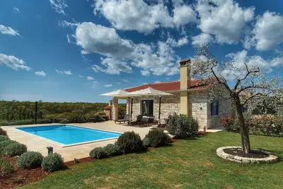 Image de Villa chic avec grande piscine et jardin Ă Bale