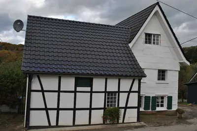 Image de maison de vacances pour les enfants dans la campagne