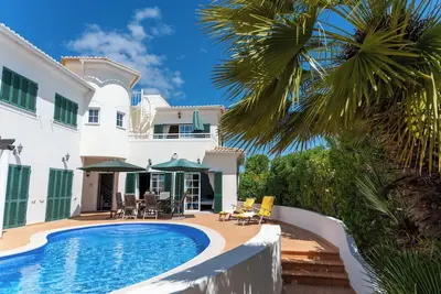 Image de Villa à Lagos avec piscine et vue mer près du centre et de la plage confort et tranquillité