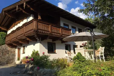 Appartement avec belle vue sur le lac, 3 chambres, jardin privé, 5 minutes à pied du lac