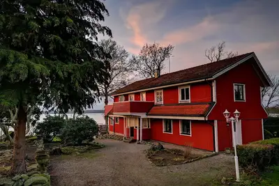 Image de Grande maison, juste en face du lac et au milieu de la forĂŞt. Nature pure! Unique!