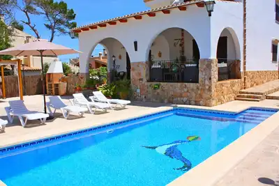 Image de Belle maison sur un grand terrain avec piscine pour 6 personnes, 1 minute à la plage