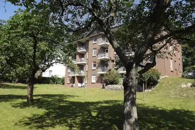 tous annuel. Appartement 2 adultes. (+ 2 Ki. ) Plage avec piscine, sauna, balcon, incl. Parking.