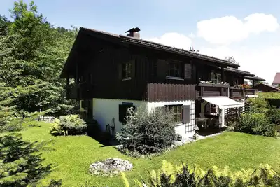 Image de Bavaroise et confortable, maison de campagne pour la grande famille avec un grand jardin