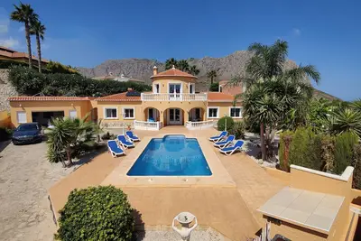 Image de Villa espagnole avec grande piscine, vue sur la mer, dans un quartier résidentiel merveilleux dans Beniarbeig