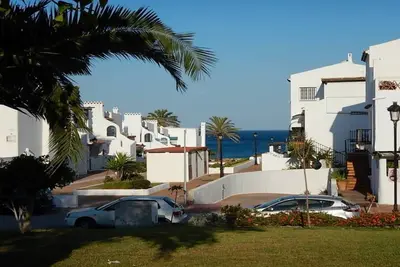 Image de Grand et pratique appartement, à quelques minutes de la plage! ! !