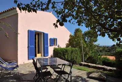 Image de Idéalement situé, gîte de charme dans la vieille village bergers avec vue sur mer