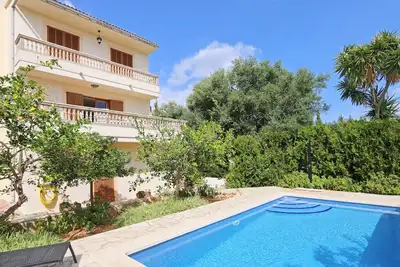 Image de Quartier résidentiel calme, Plage 300m, Piscine, Cuisine rustique, Idéal famille