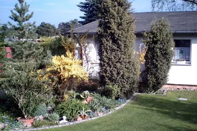 Image de Maison à la périphérie de Berlin dans la forêt et de l'eau à proximité.