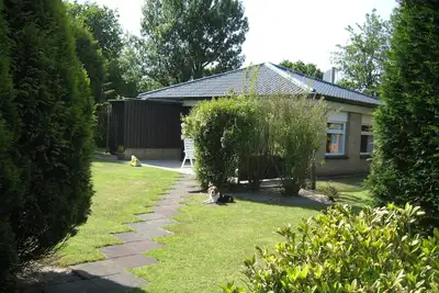 Image de Belle bungalow avec grand jardin sur la plage et la ville