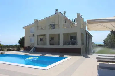 Image de Maison exclusive + piscine, à 650 m de la mer avec vue sur la mer Égée + Oly