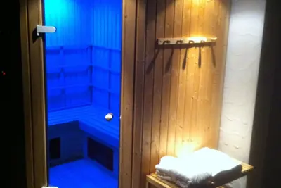 Image de Piscine. . . Sauna. . . bain à remous 40c. . Tout pour un usage privé uniquement