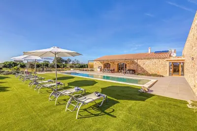Image de Villa de campagne moderne \"Can Gustí\" avec piscine, Wi-Fi, climatisation et terrasse