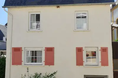 Image de Ancienne maison vigneronne, confortable et spacieuse. Tout le monde se sent Ă l'aise.