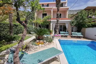 Image de Villa à la mer (20 m), piscine chauffée, sauna, whirlpoll, fitness, billard