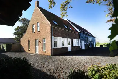 Image de Maison de luxe sur un terrain d'environ 20 000 m2 et proche de la plage