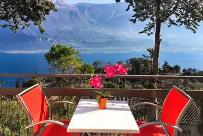 Image de Bungalow à usage unique m. vue libre sur le lac et utilisation partagée de la piscine