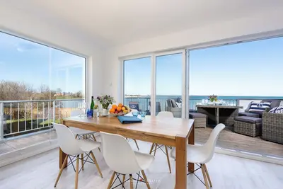 Image de Sur la mer Baltique 17 directement sur l'eau avec cheminée, sauna, bain à remous et terrasse sur le toit