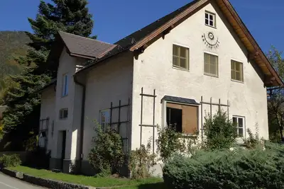 Image de Grande maison à la périphérie de village. Possibilités de randonnées, baignade, ski