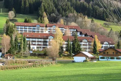 Image de Appartement, 2 chambres, balcon, dans un quartier calme avec piscine intérieure et un sauna